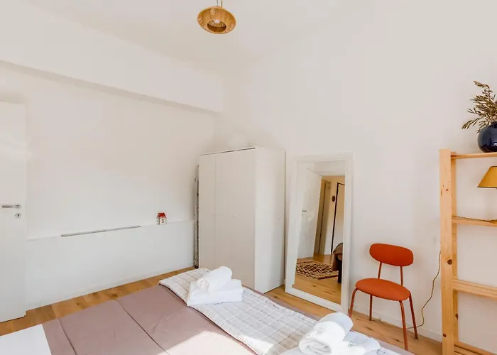 Guesthost - Peaceful In