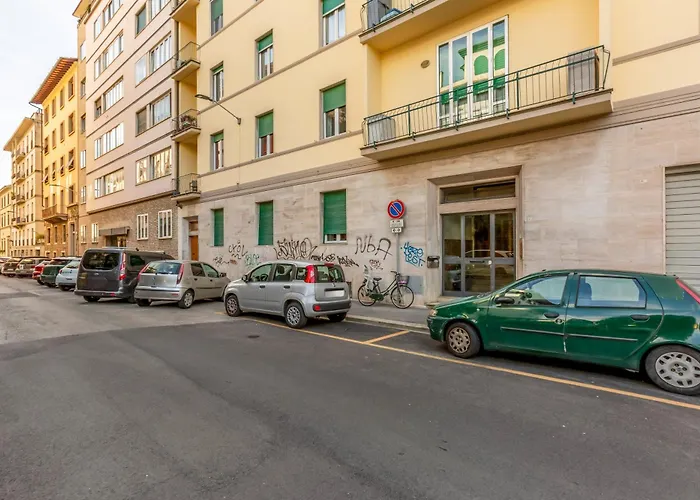 Guesthost - Peaceful In شقة فلورنس